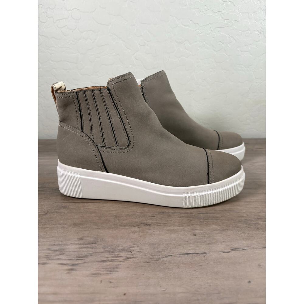 Yellow Box Elyse Platform Women's Sneaker Tan White Women's Size 8.5 NWOB